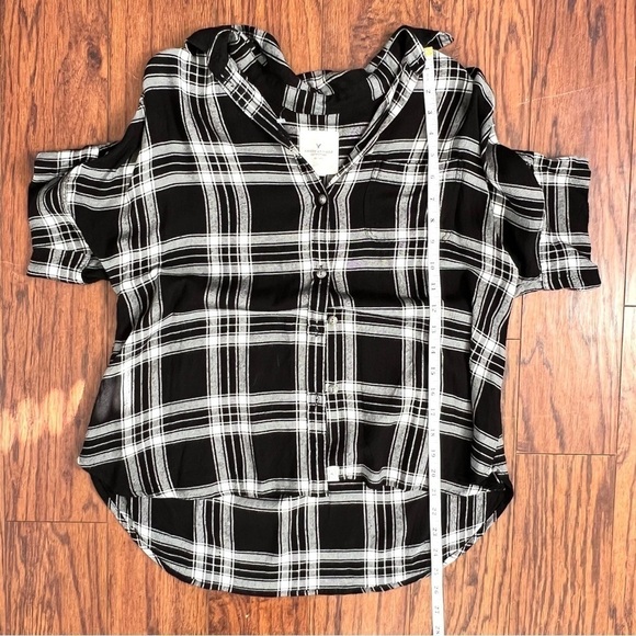 American Eagle Black and White Plaid Flowy Button Down Blouse Size Extra Small - Picture 9 of 10